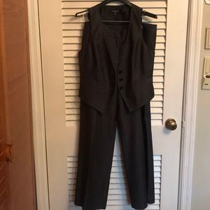Nine West grey pin striped vest 8P suit